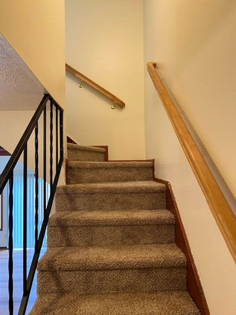 Salem Townhome: 251-263 Miller St S