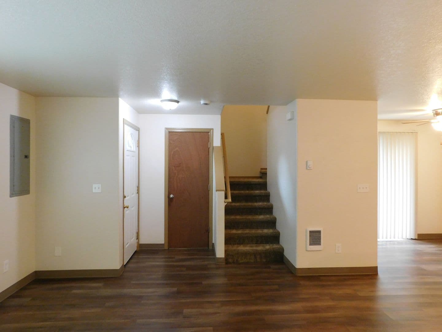 Salem Apartment: 620-636 Browning Ave S
