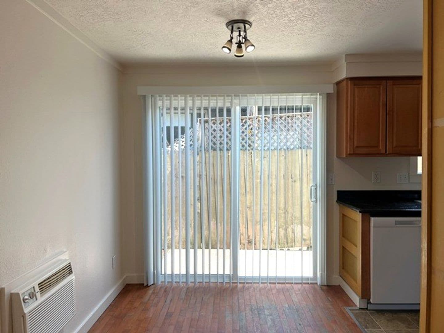 Stayton House: 1288 E Santiam St