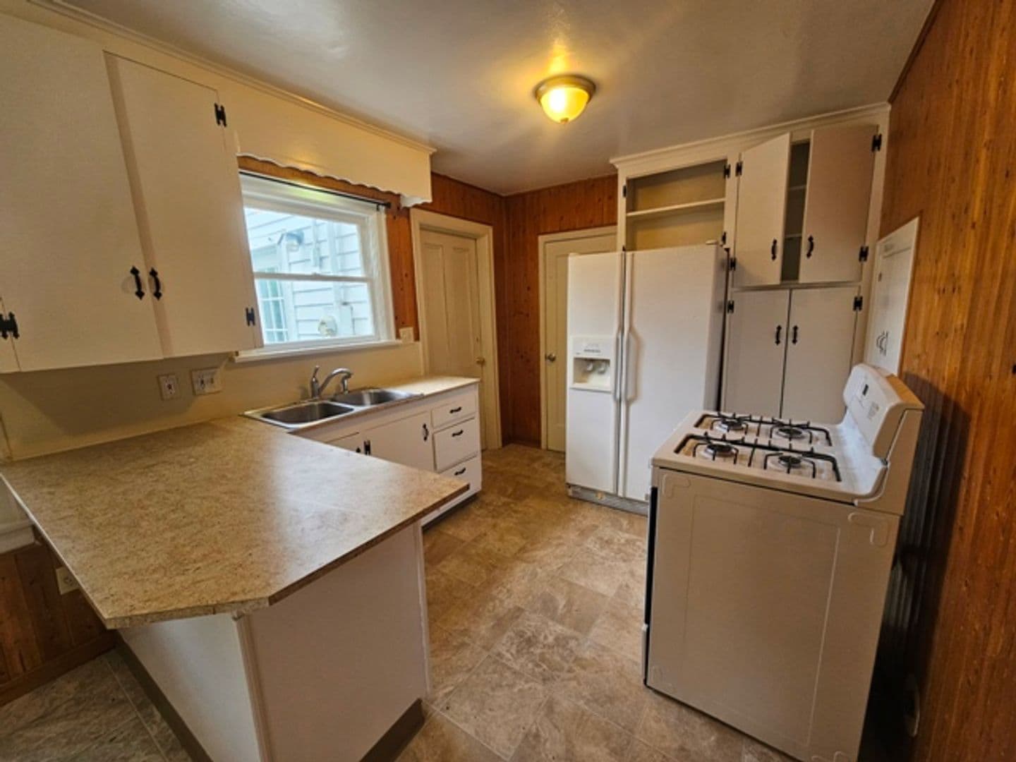 Salem House: 1955 Chemeketa St NE