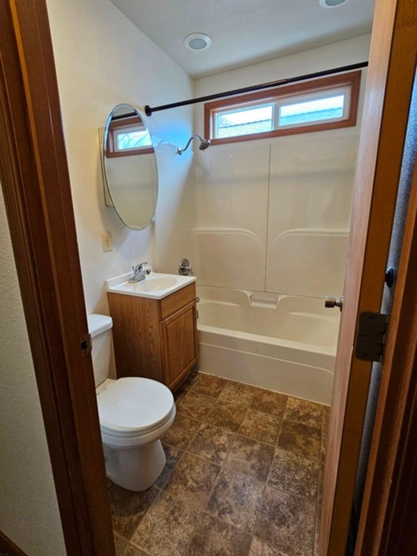 Salem House: 515 19th St SE