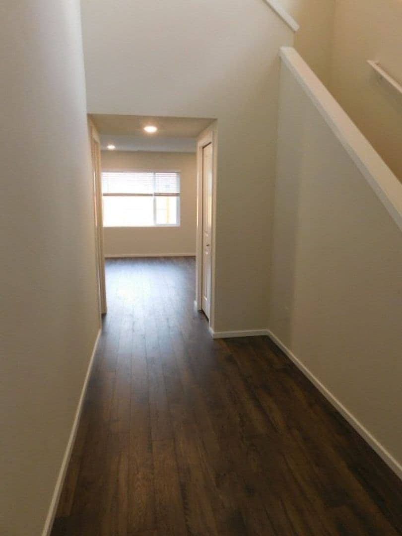 Salem House: 4737 Navigation Ave NE