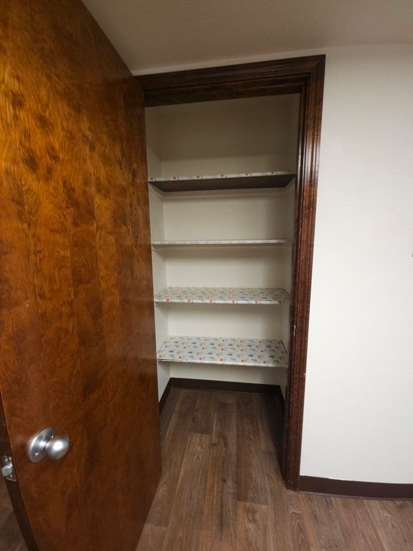 Salem House: 489 Wormwood St SE