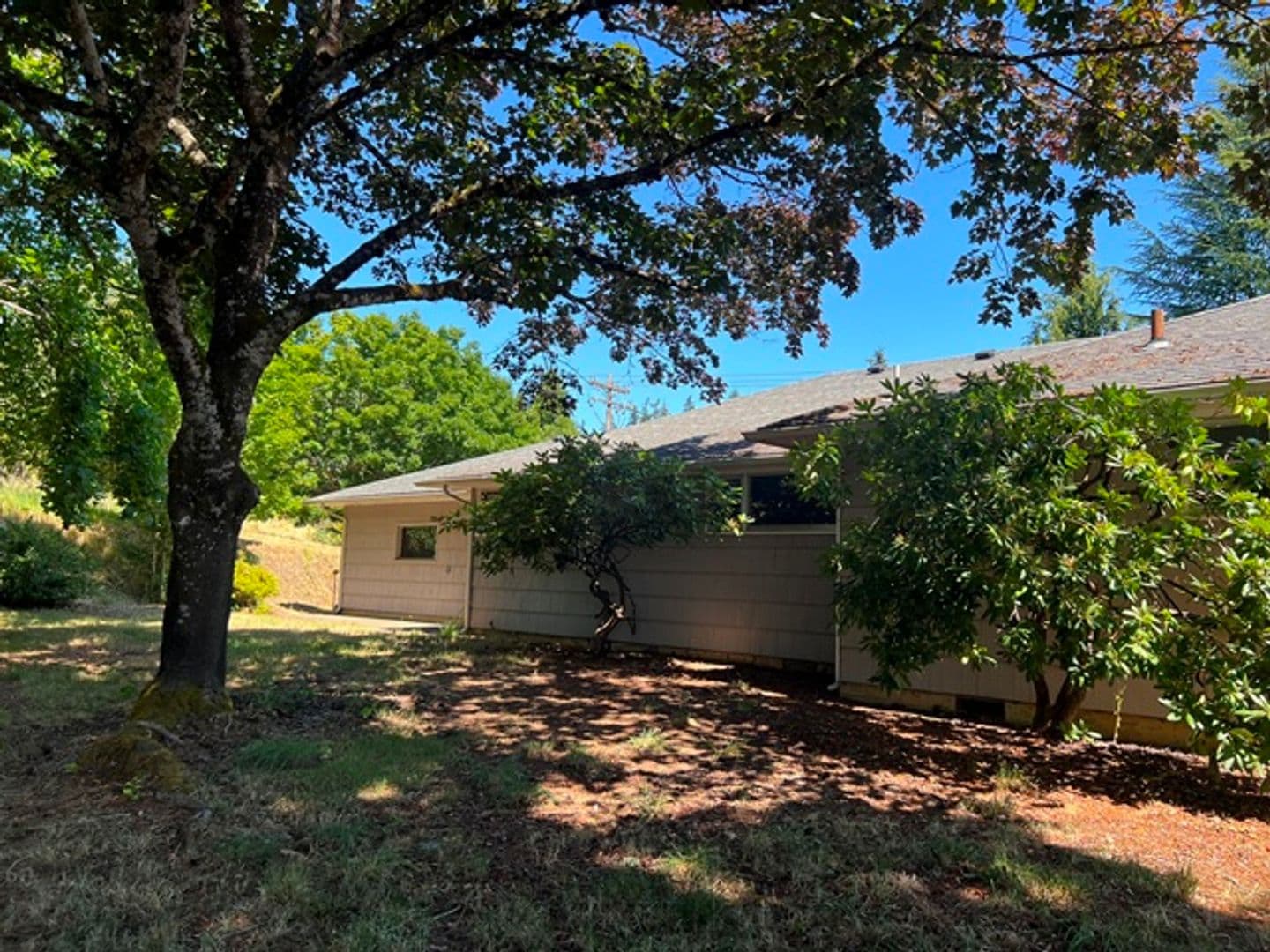 Salem House: 720 Orchard Heights Rd NW