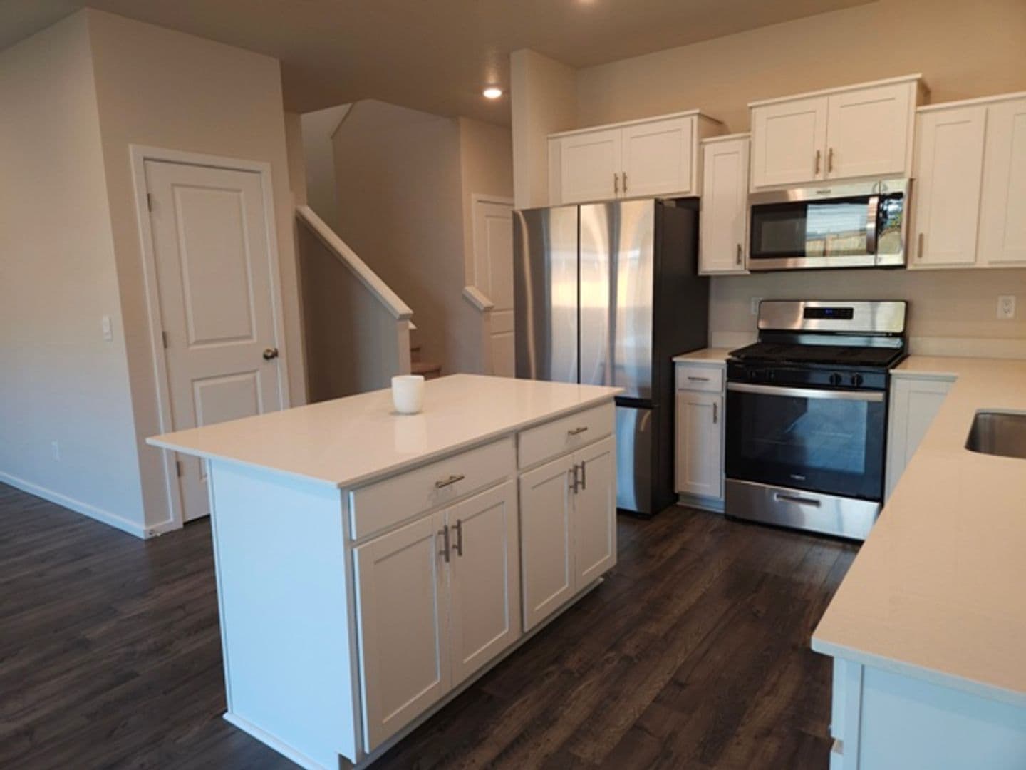 Salem House: 4817 Thyme Ave NE