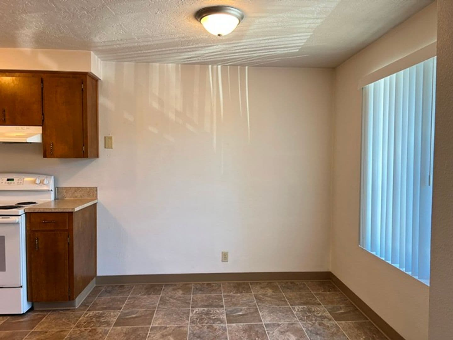 Stayton Apartment: 1125 Wyatt Ave