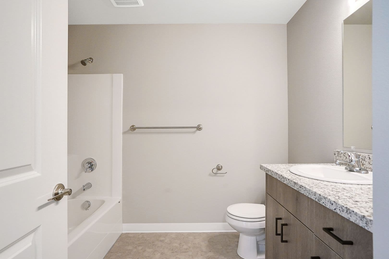 Carlton Apartment: 354 S 8th St #13