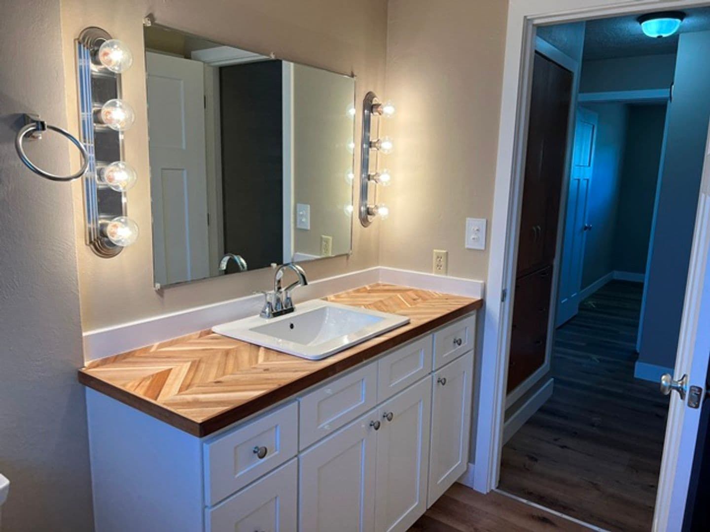Keizer House: 4710 12th Ave NE