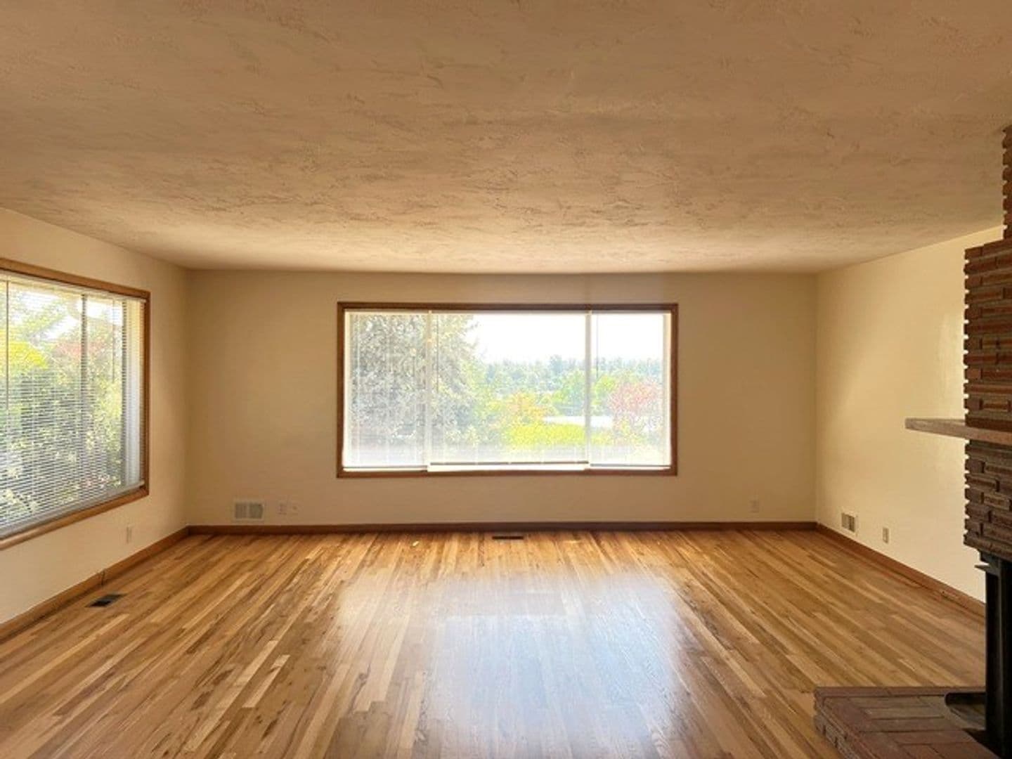 Salem House: 720 Orchard Heights Rd NW