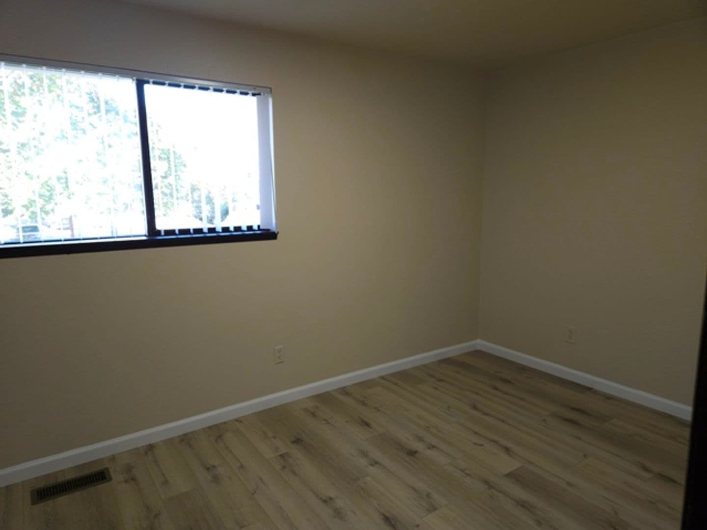 Salem Apartment: 2540-2594 Lee St SE