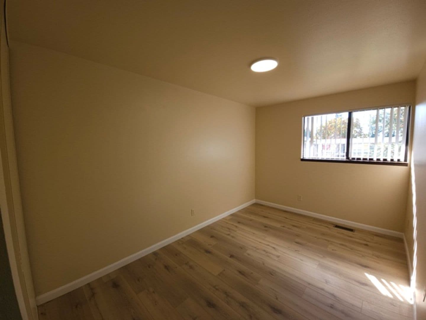 Salem Apartment: 2540-2594 Lee St SE