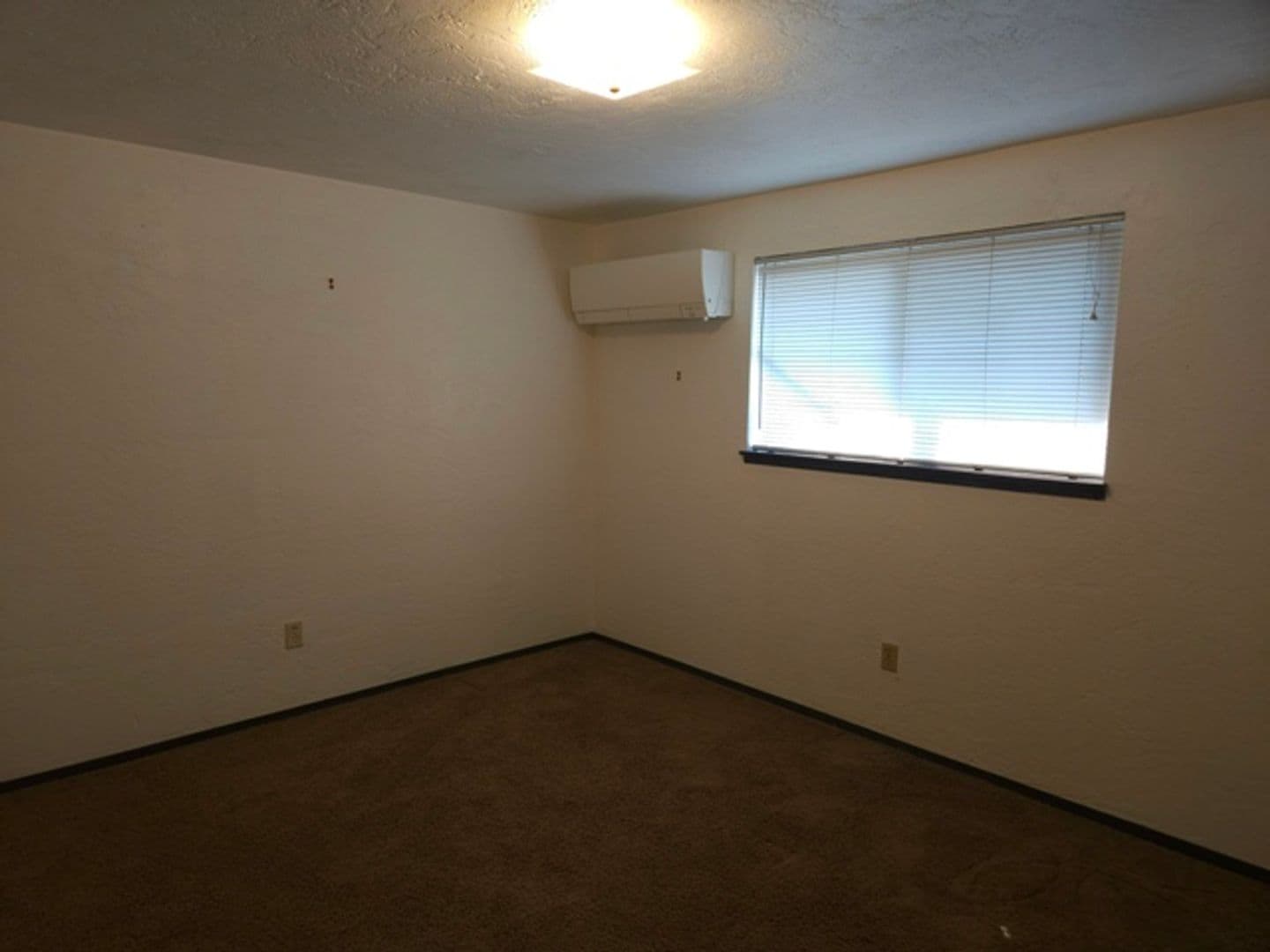 Salem Apartment: 263/267 20th St SE