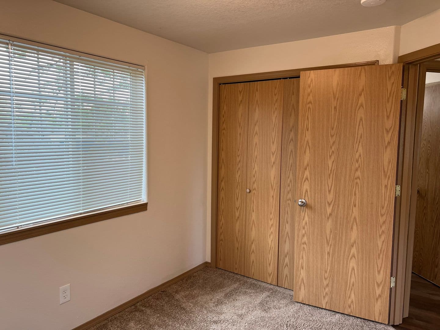 Salem Apartment: 620-636 Browning Ave S