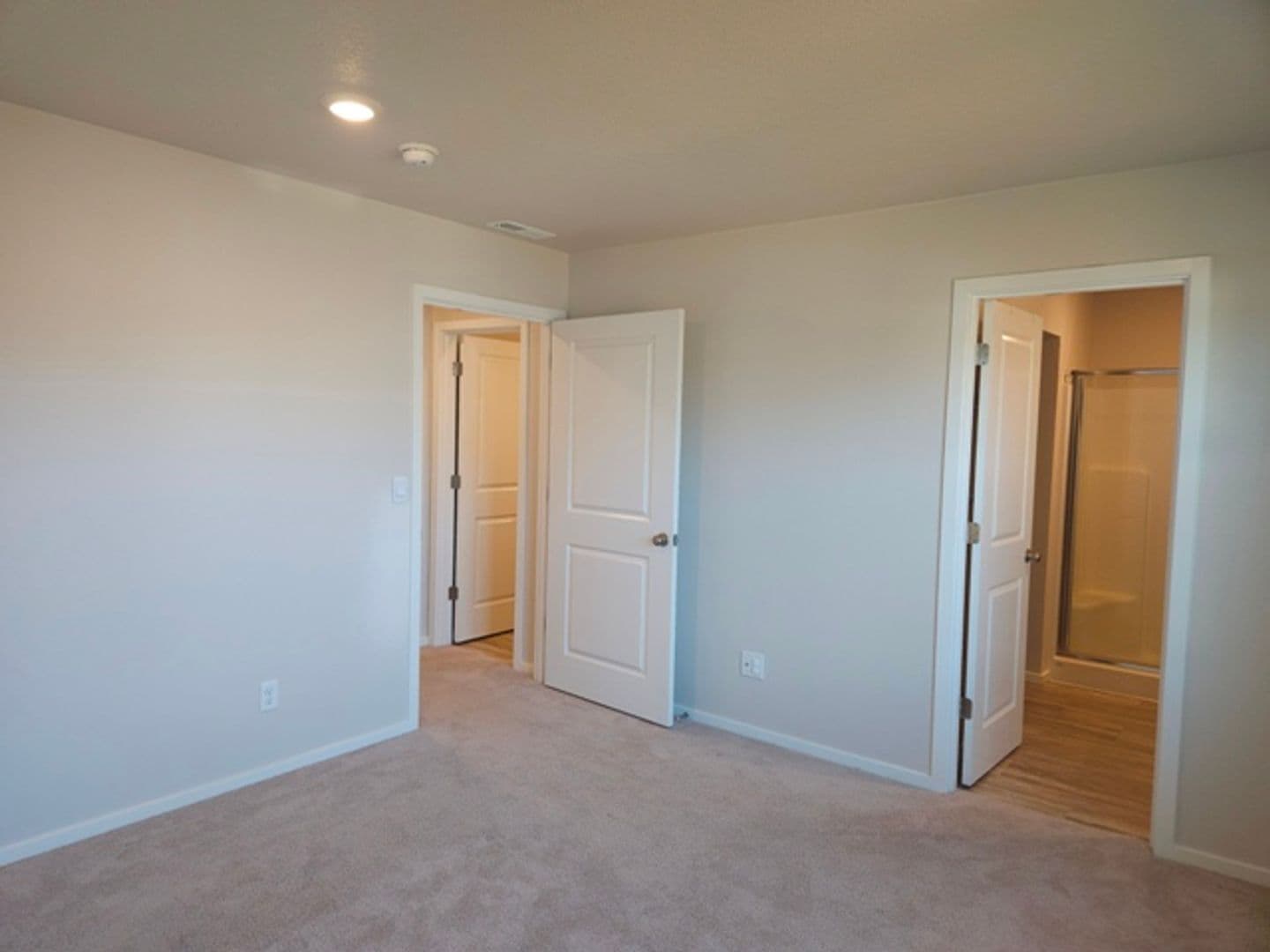 Salem House: 4817 Thyme Ave NE