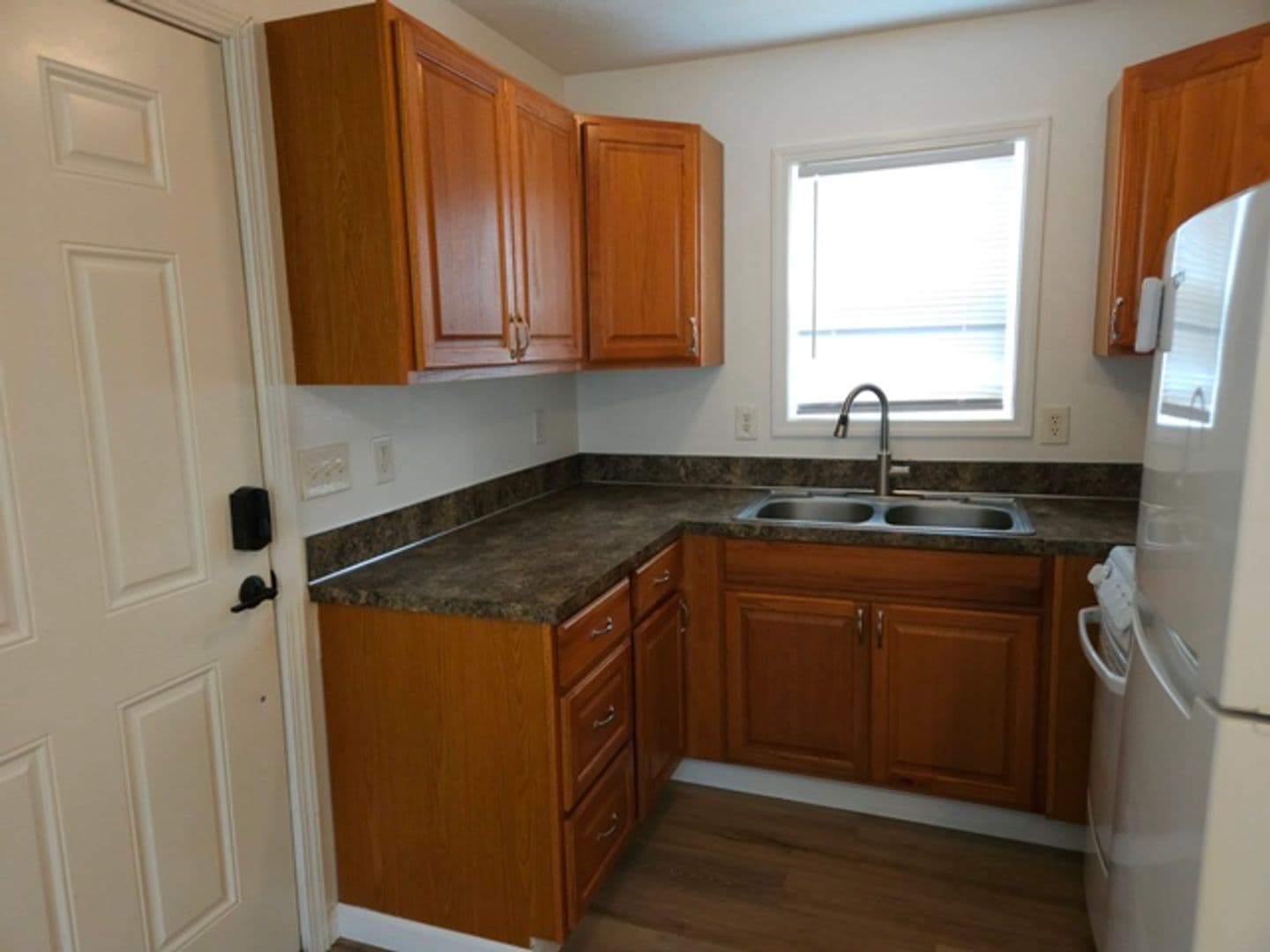 Salem Apartment: 585 Richmond Ave SE