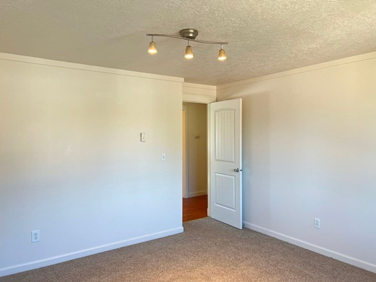 Stayton House: 1288 E Santiam St
