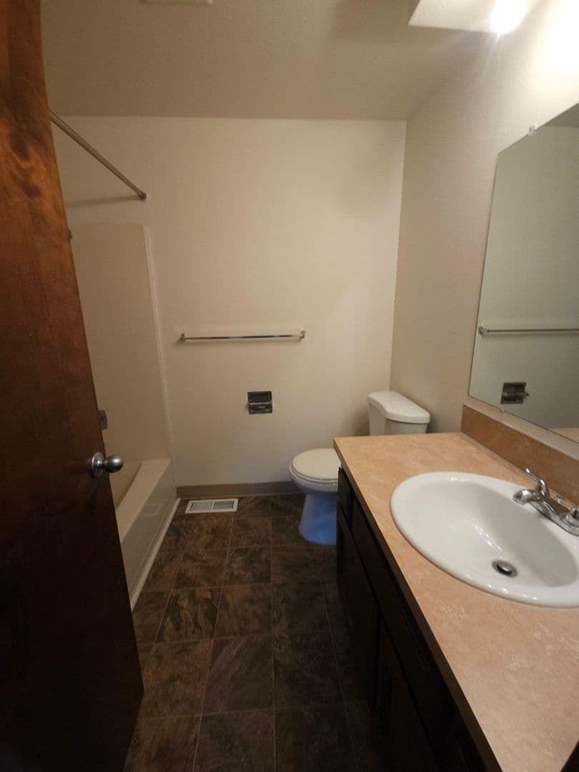 Salem House: 489 Wormwood St SE