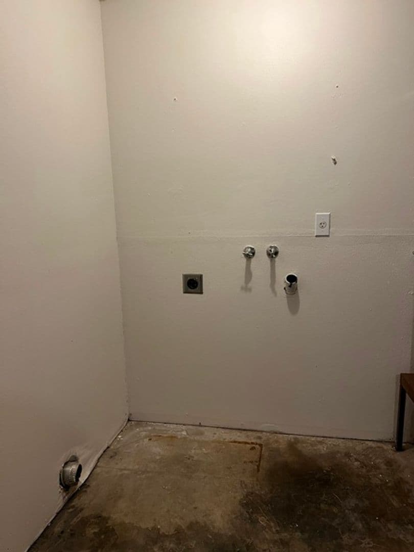Aumsville Apartment: 425-449 N 1st St