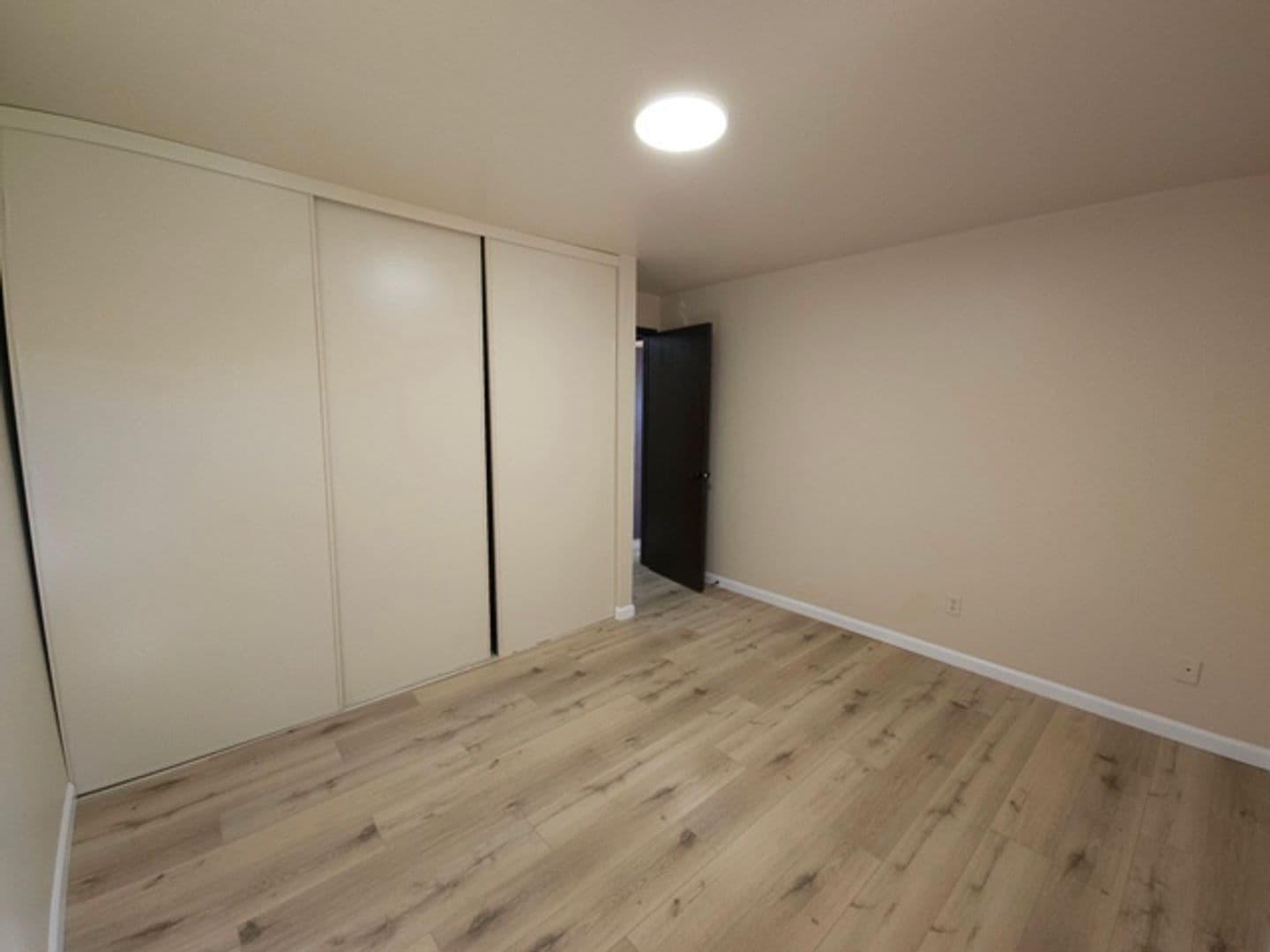 Salem Apartment: 2540-2594 Lee St SE