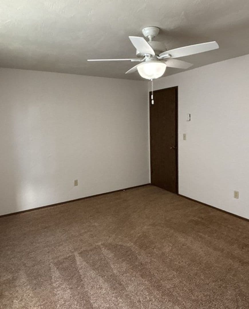Stayton Apartment: 384-386 N 4th Ave