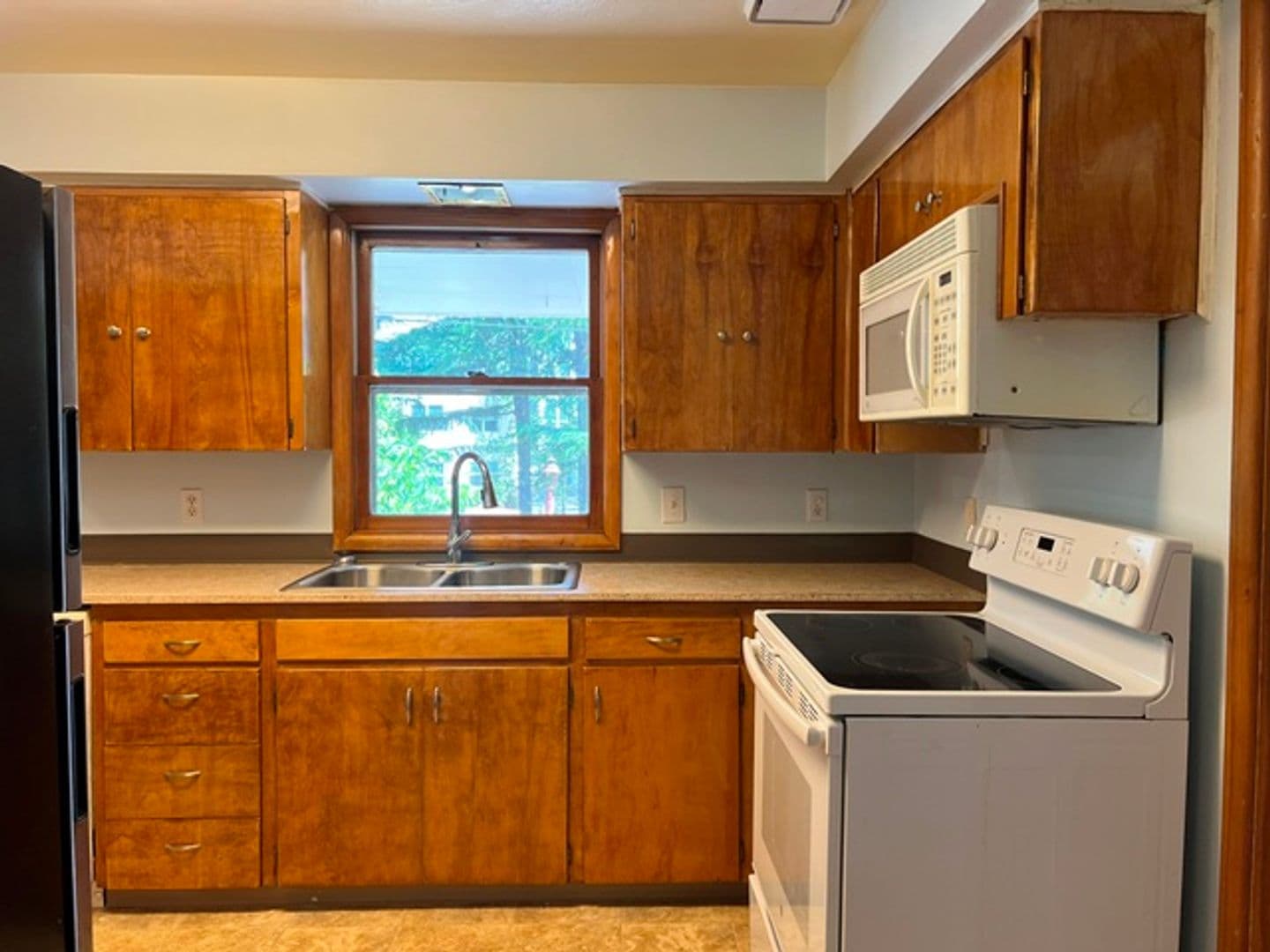 Salem House: 720 Orchard Heights Rd NW