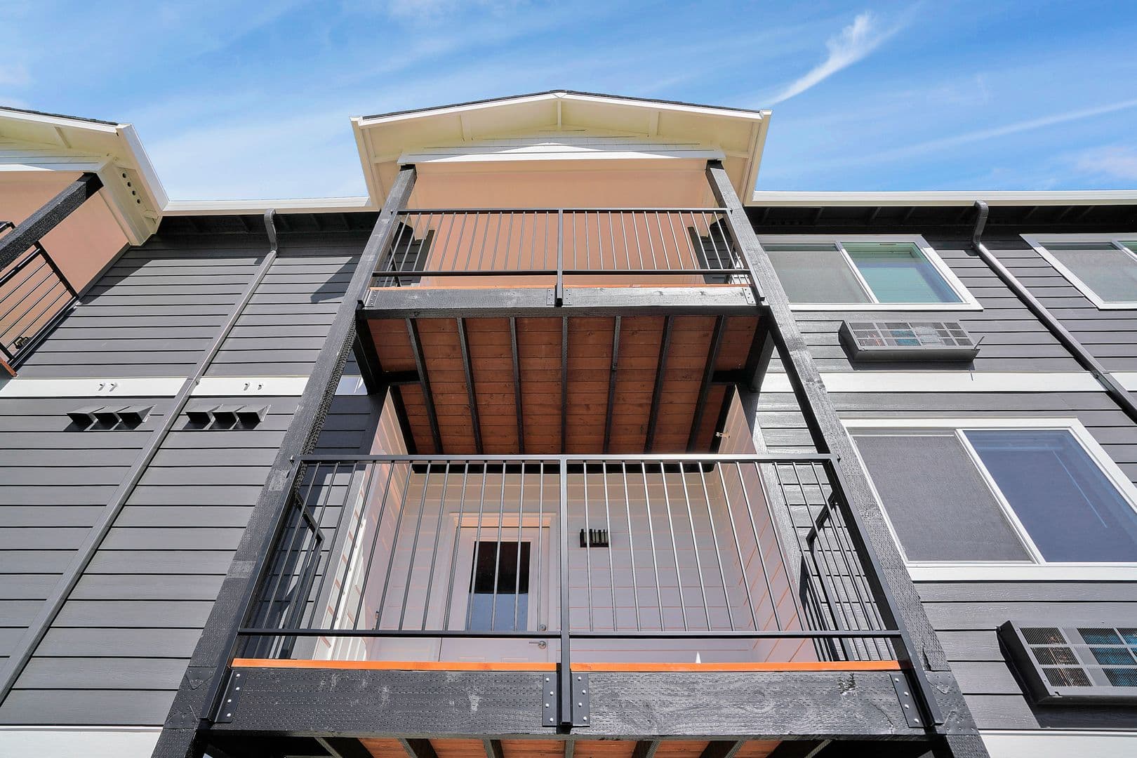 Carlton Apartment: 354 S 8th St #13
