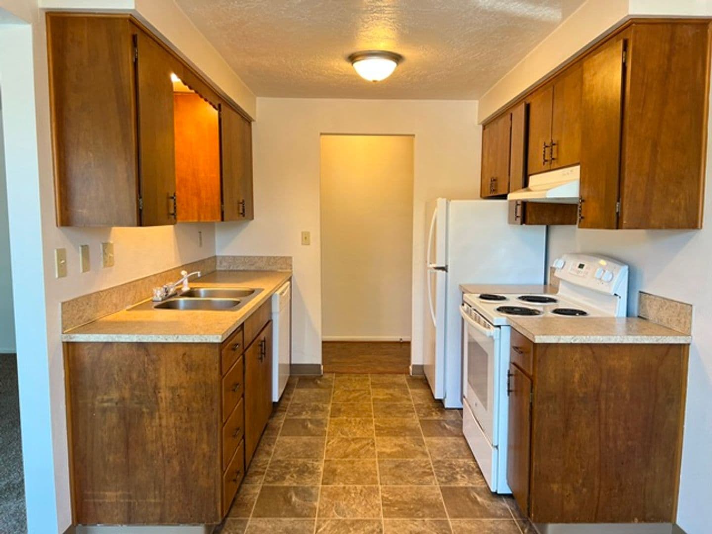 Stayton Apartment: 1125 Wyatt Ave