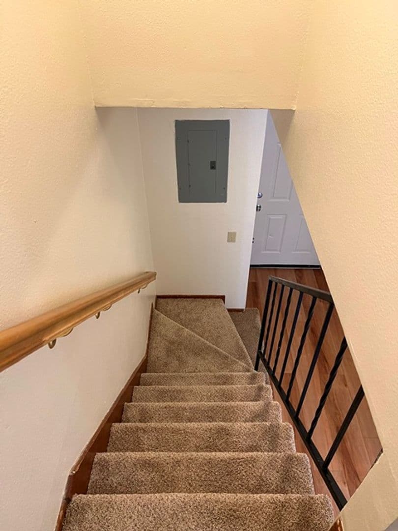 Salem Townhome: 251-263 Miller St S