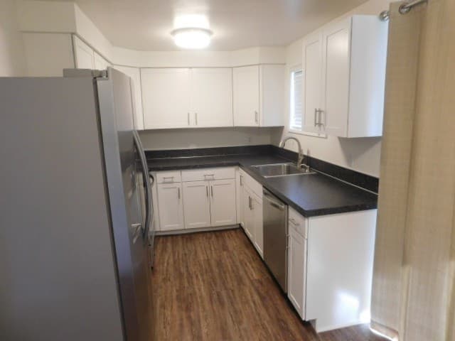 Monmouth Apartment: 351 Clay St E