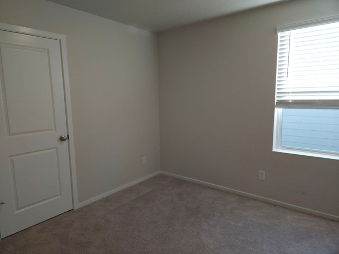 Salem House: 4817 Thyme Ave NE