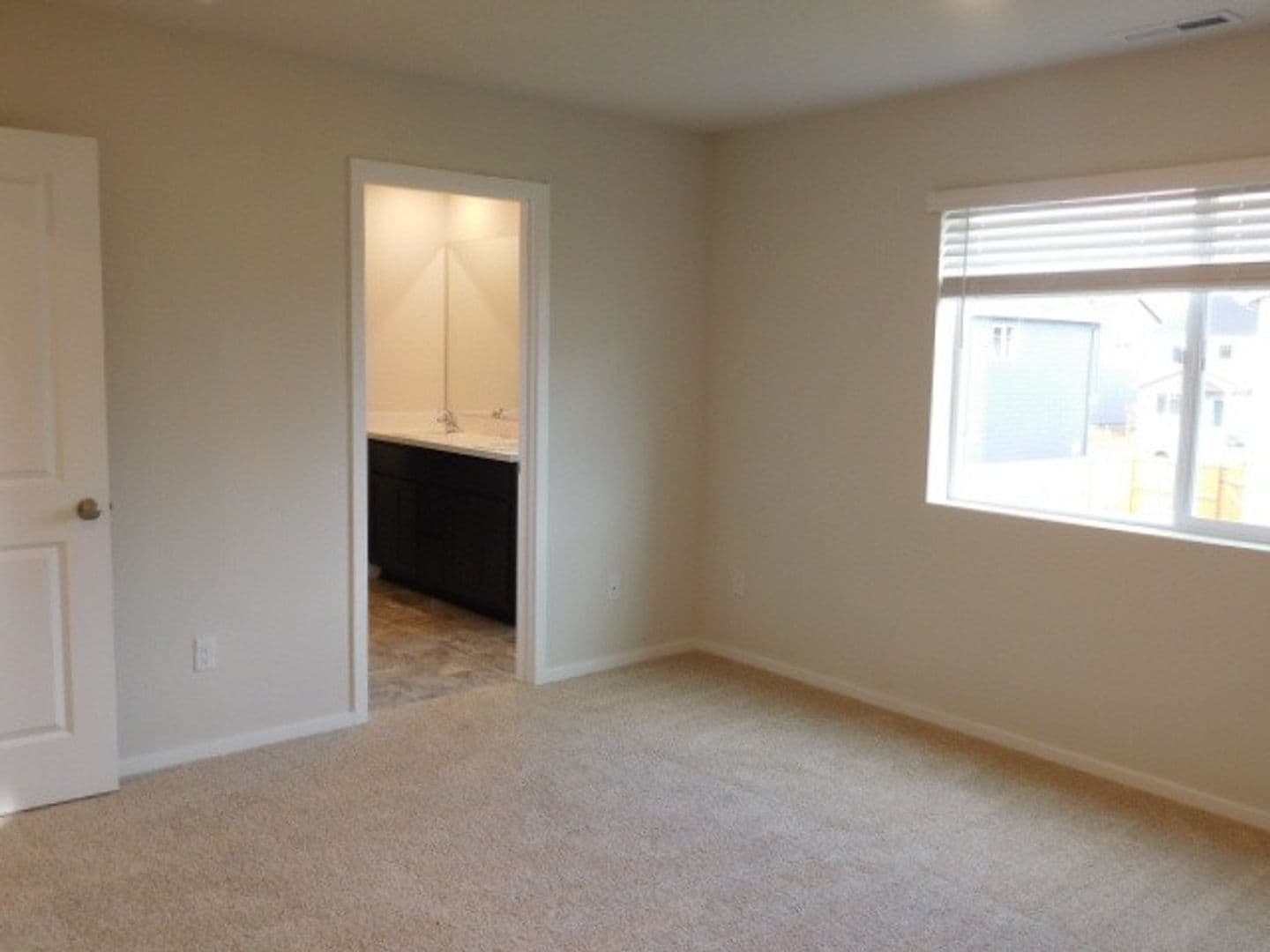 Salem House: 4737 Navigation Ave NE