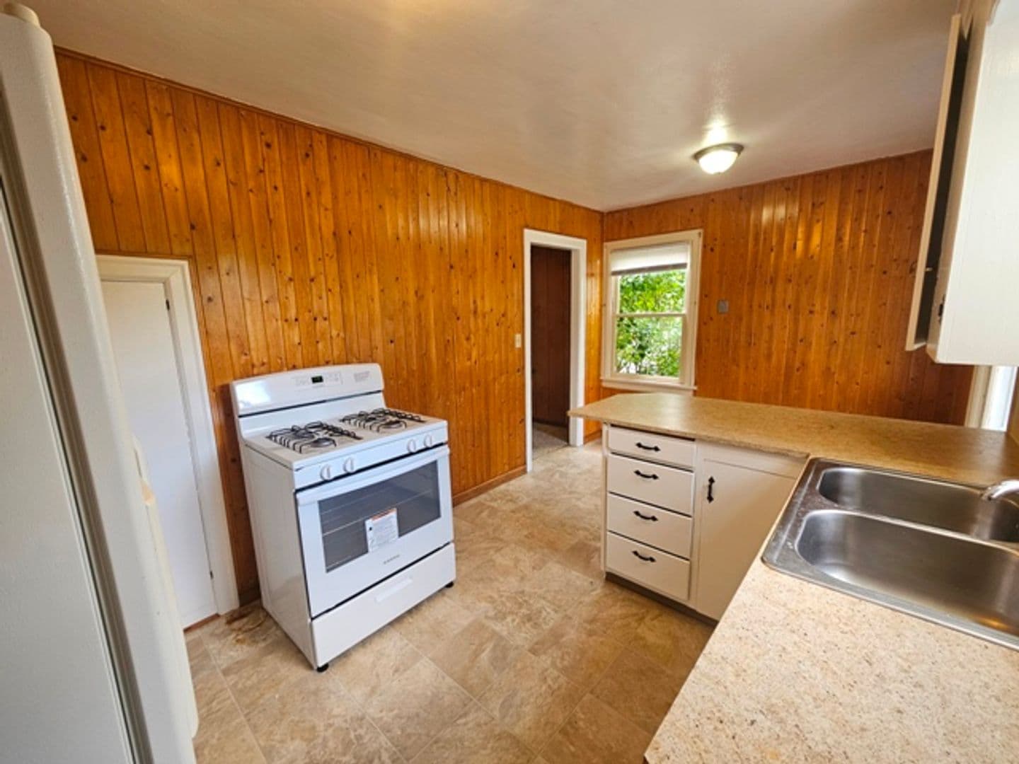 Salem House: 1955 Chemeketa St NE