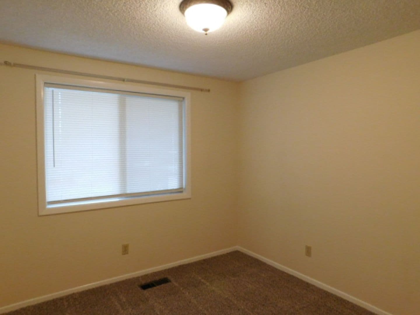 Salem House: 5127 Sprice Ct SE