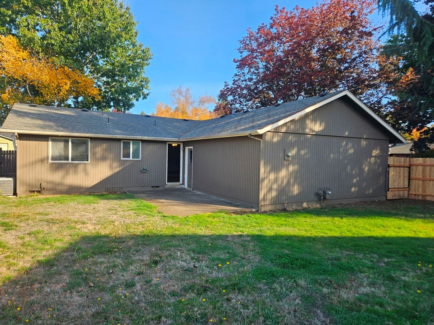 Salem House: 489 Wormwood St SE