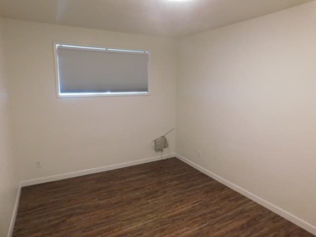 Monmouth Apartment: 351 Clay St E