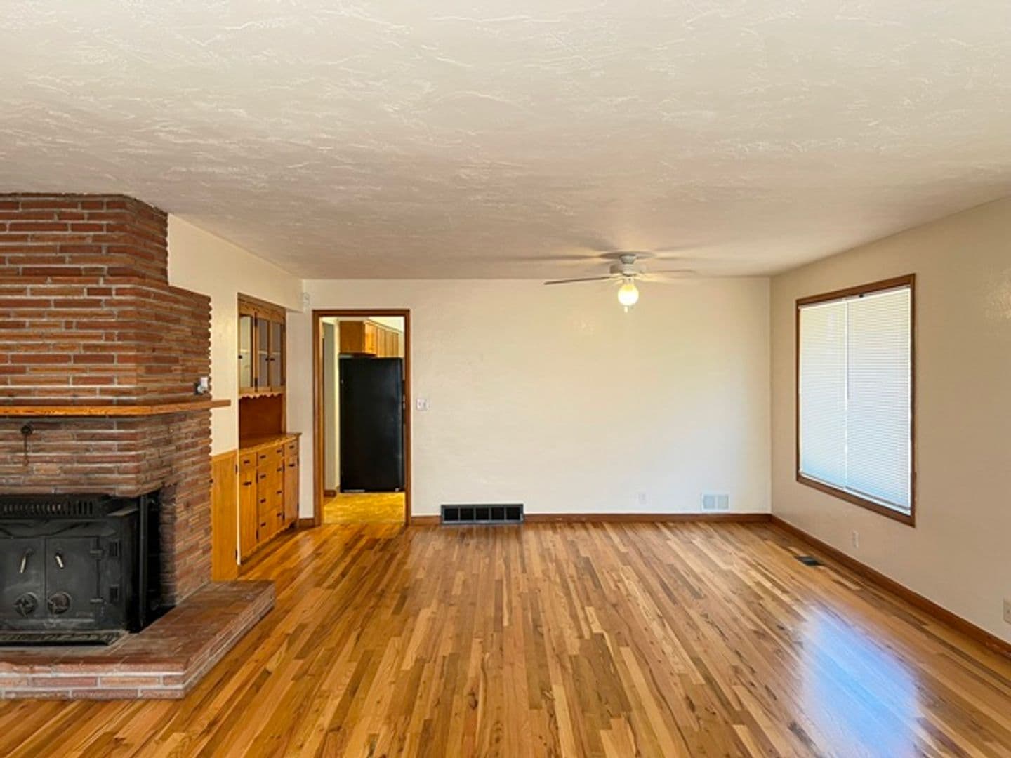 Salem House: 720 Orchard Heights Rd NW
