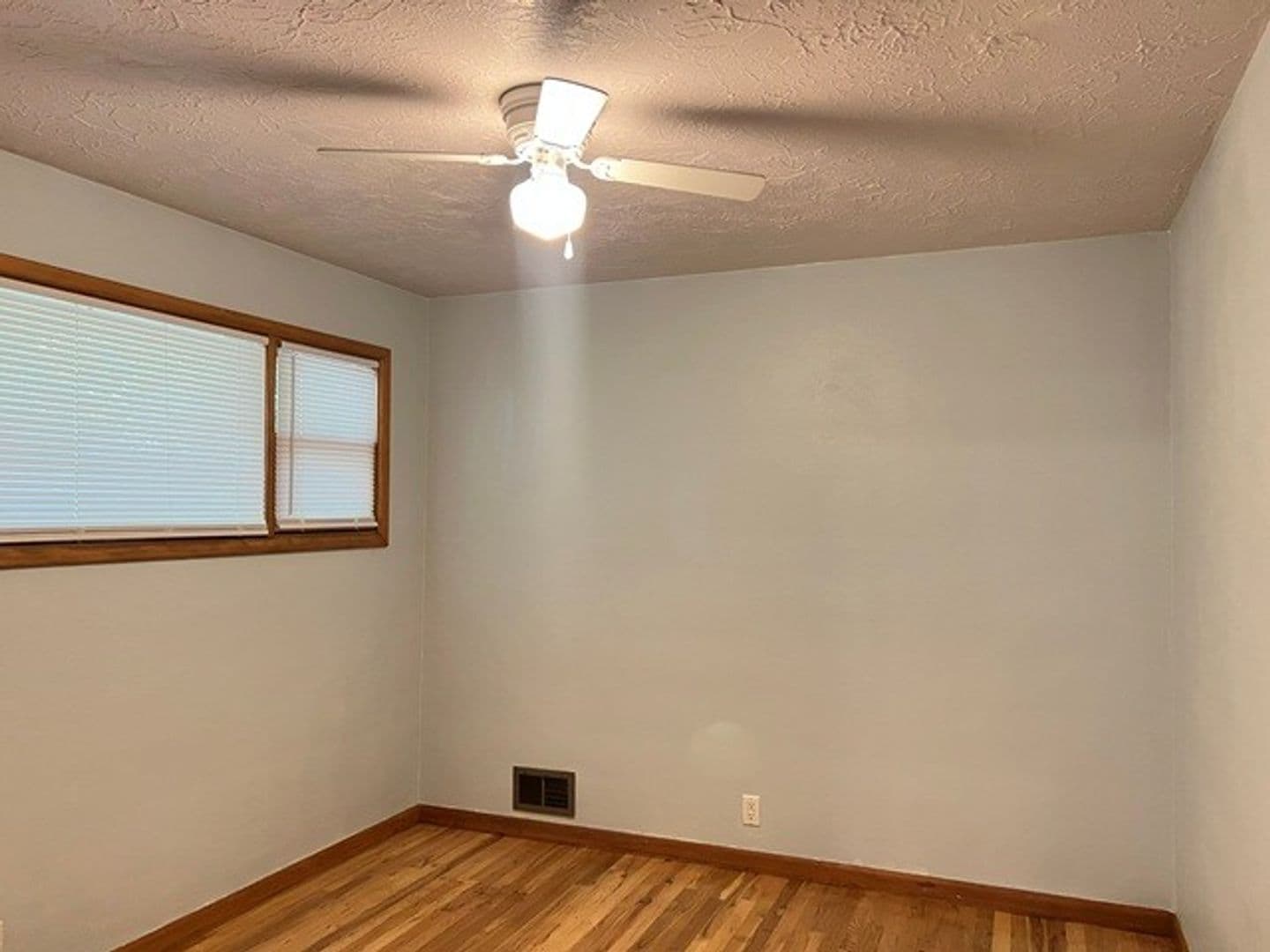 Salem House: 720 Orchard Heights Rd NW