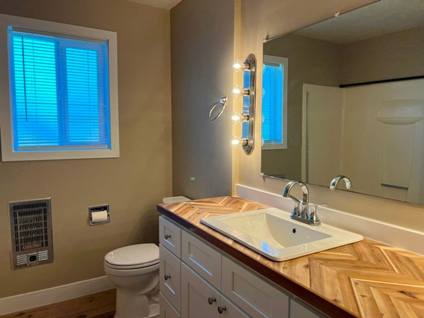 Keizer House: 4710 12th Ave NE