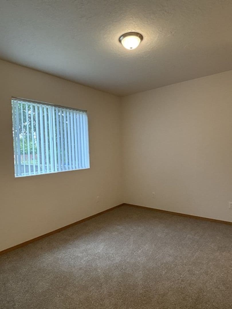 Aumsville Apartment: 625-627 N 4th St