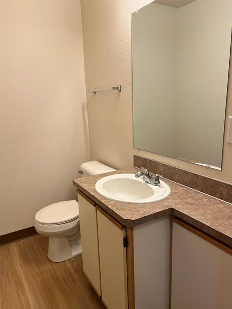 Aumsville Apartment: 425-449 N 1st St