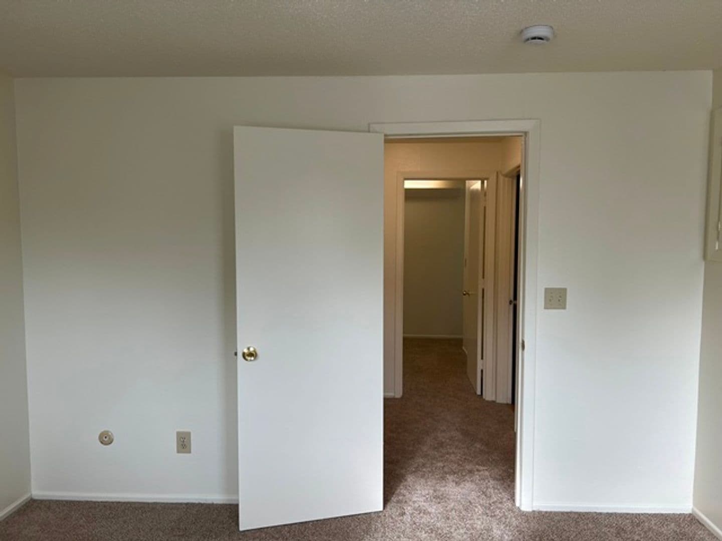 Salem Townhome: 251-263 Miller St S