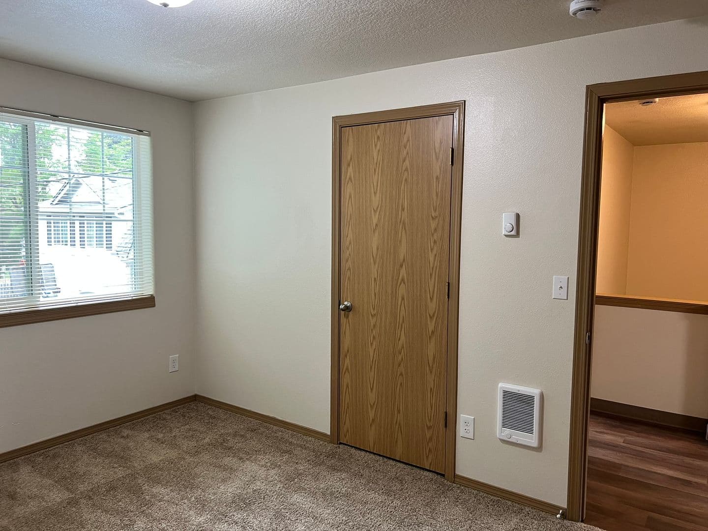 Salem Apartment: 620-636 Browning Ave S