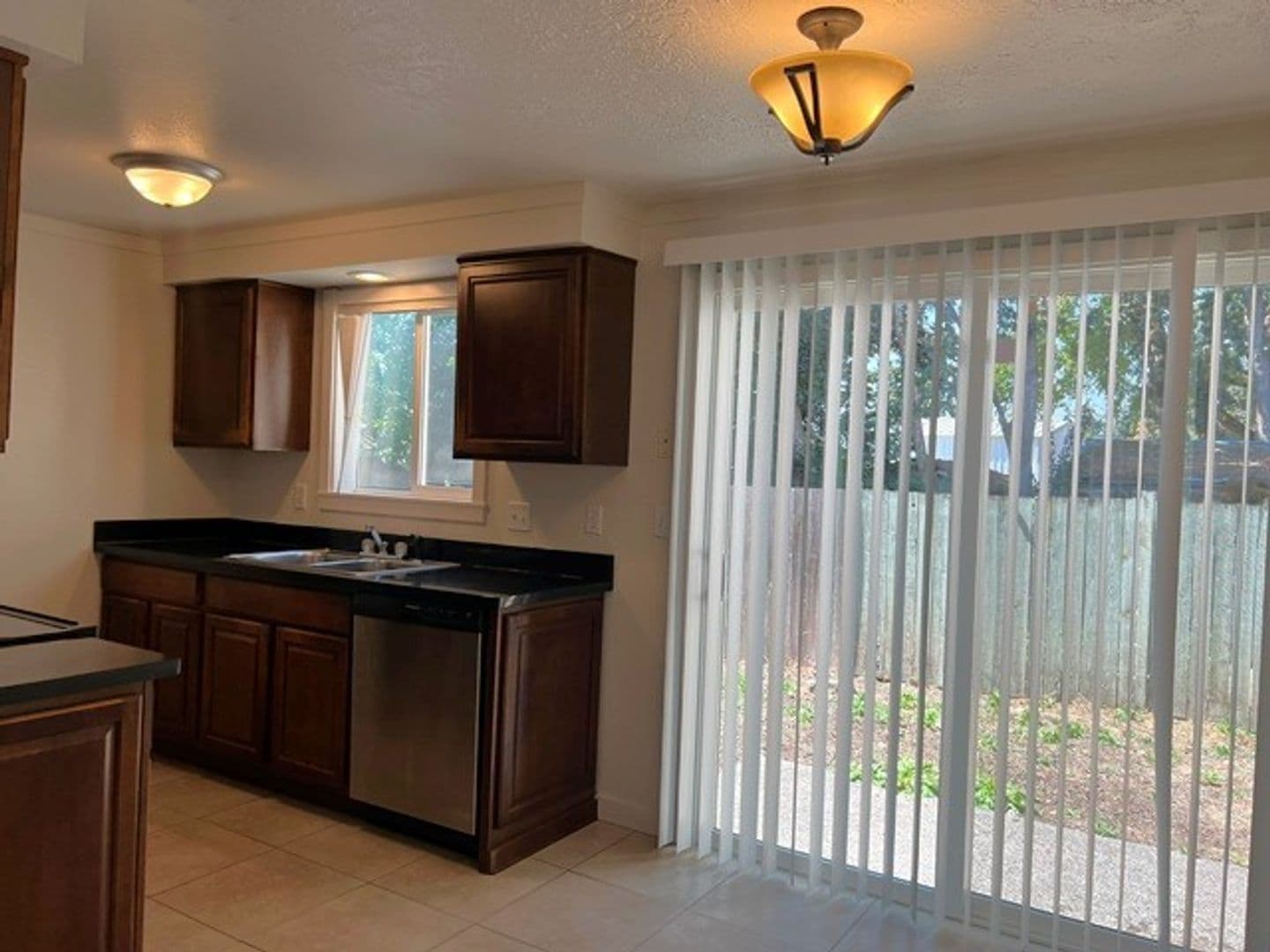 Stayton House: 1274 E Santiam St