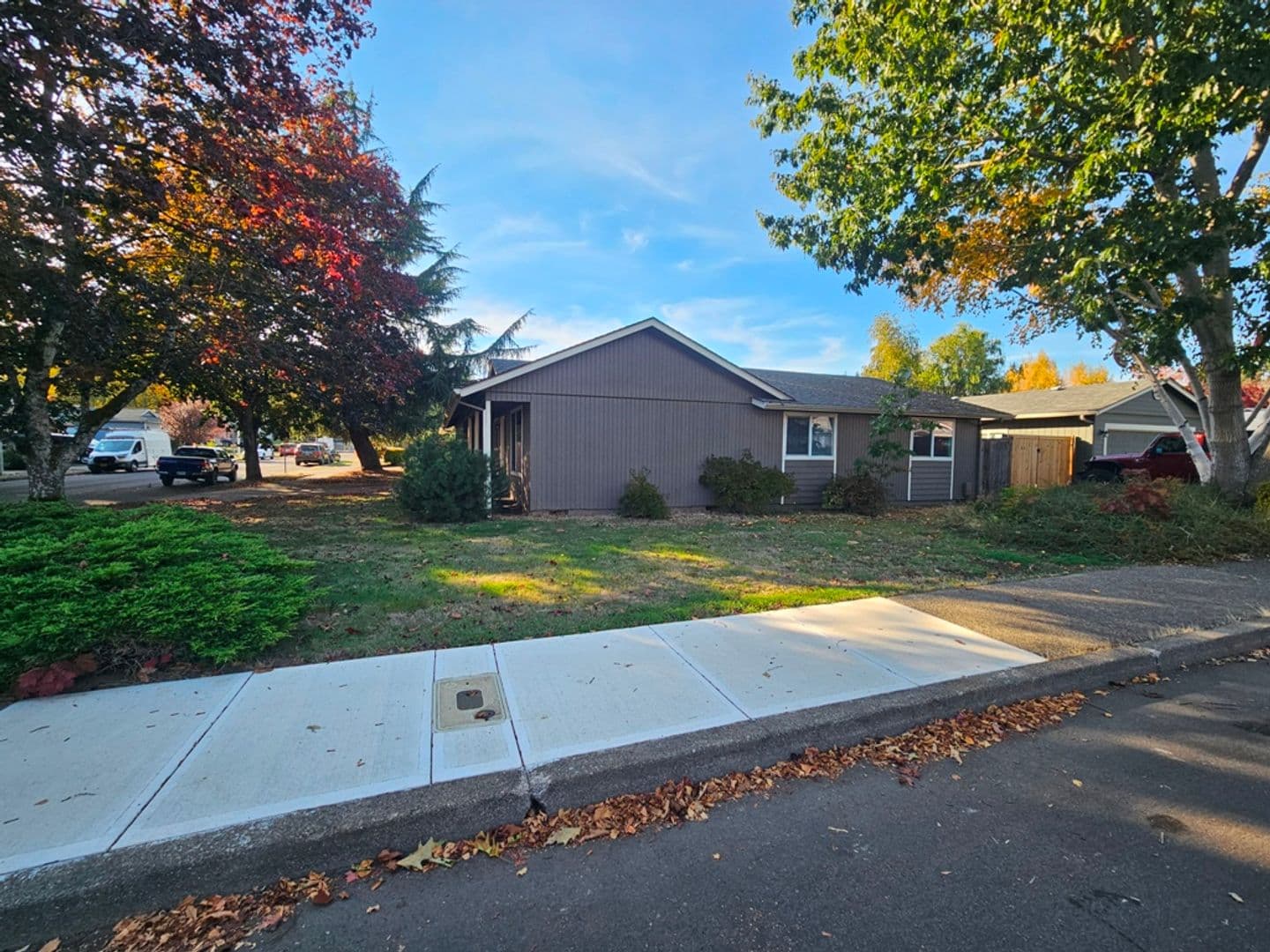 Salem House: 489 Wormwood St SE