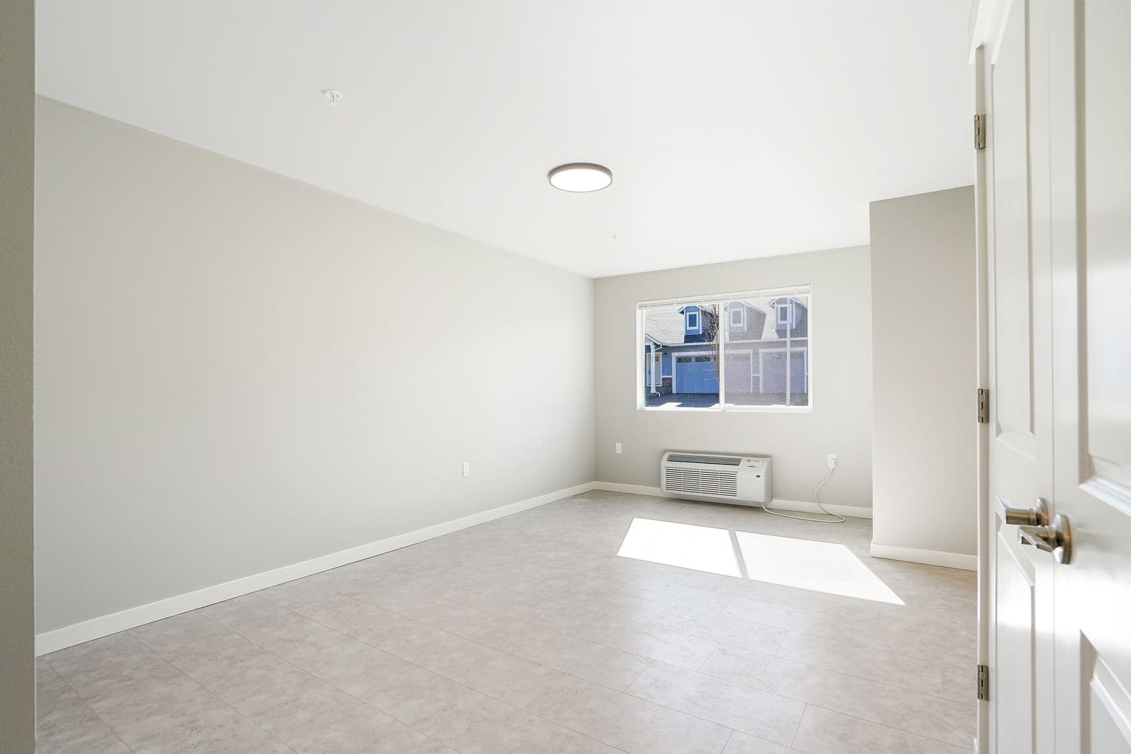 Carlton Apartment: 354 S 8th St #22