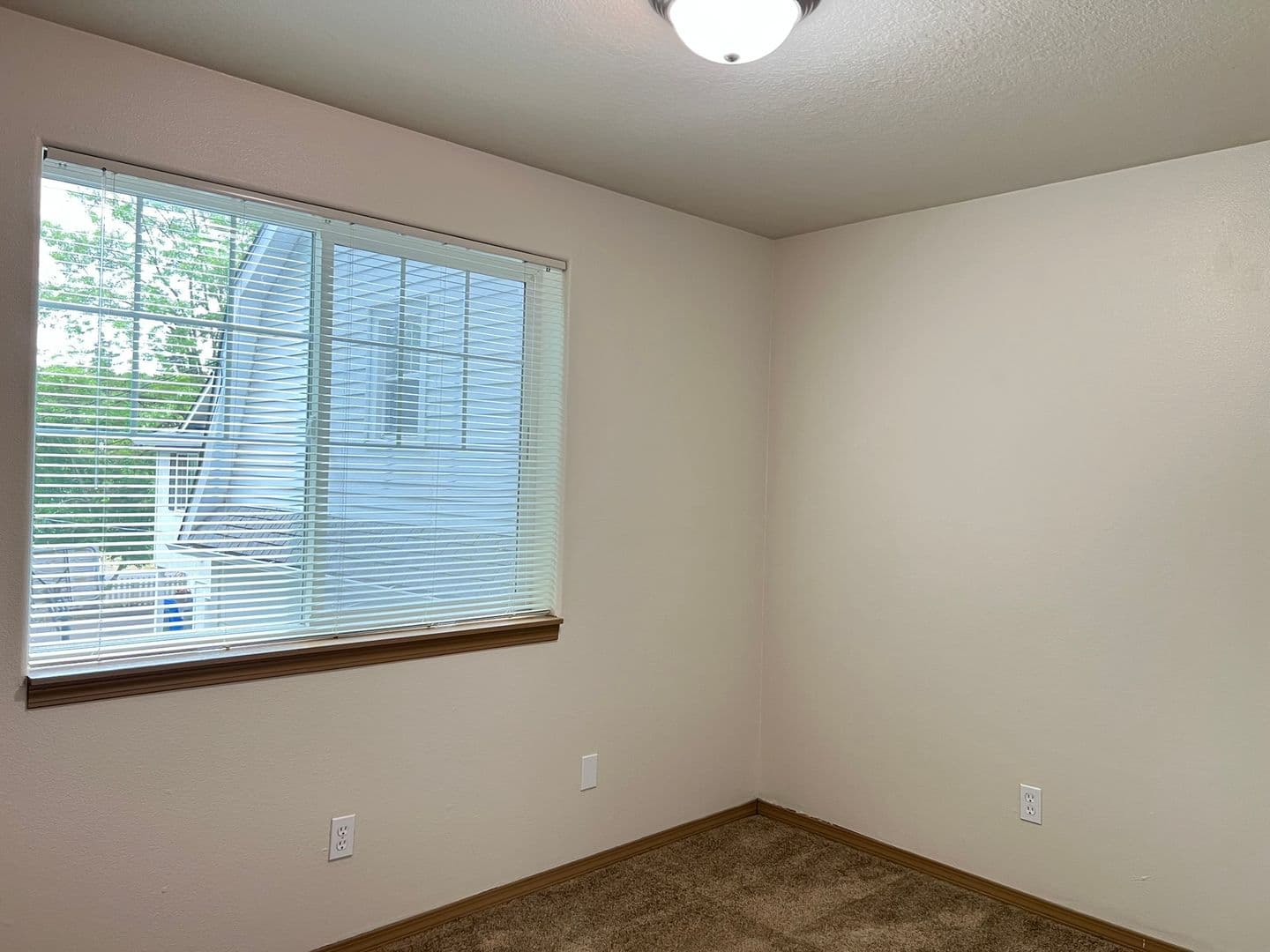 Salem Apartment: 620-636 Browning Ave S