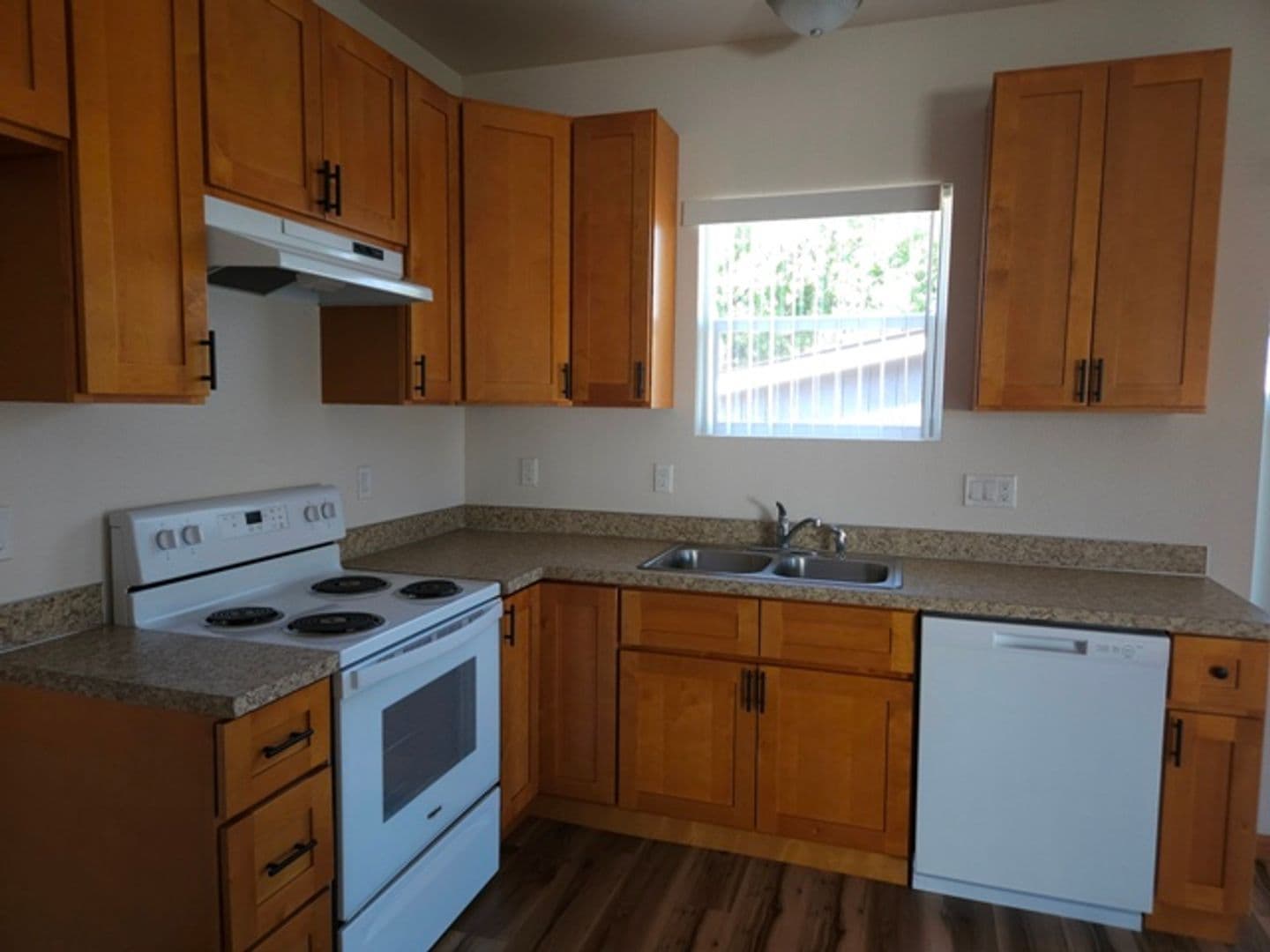 Aumsville Apartment: 630-632 N 4th St