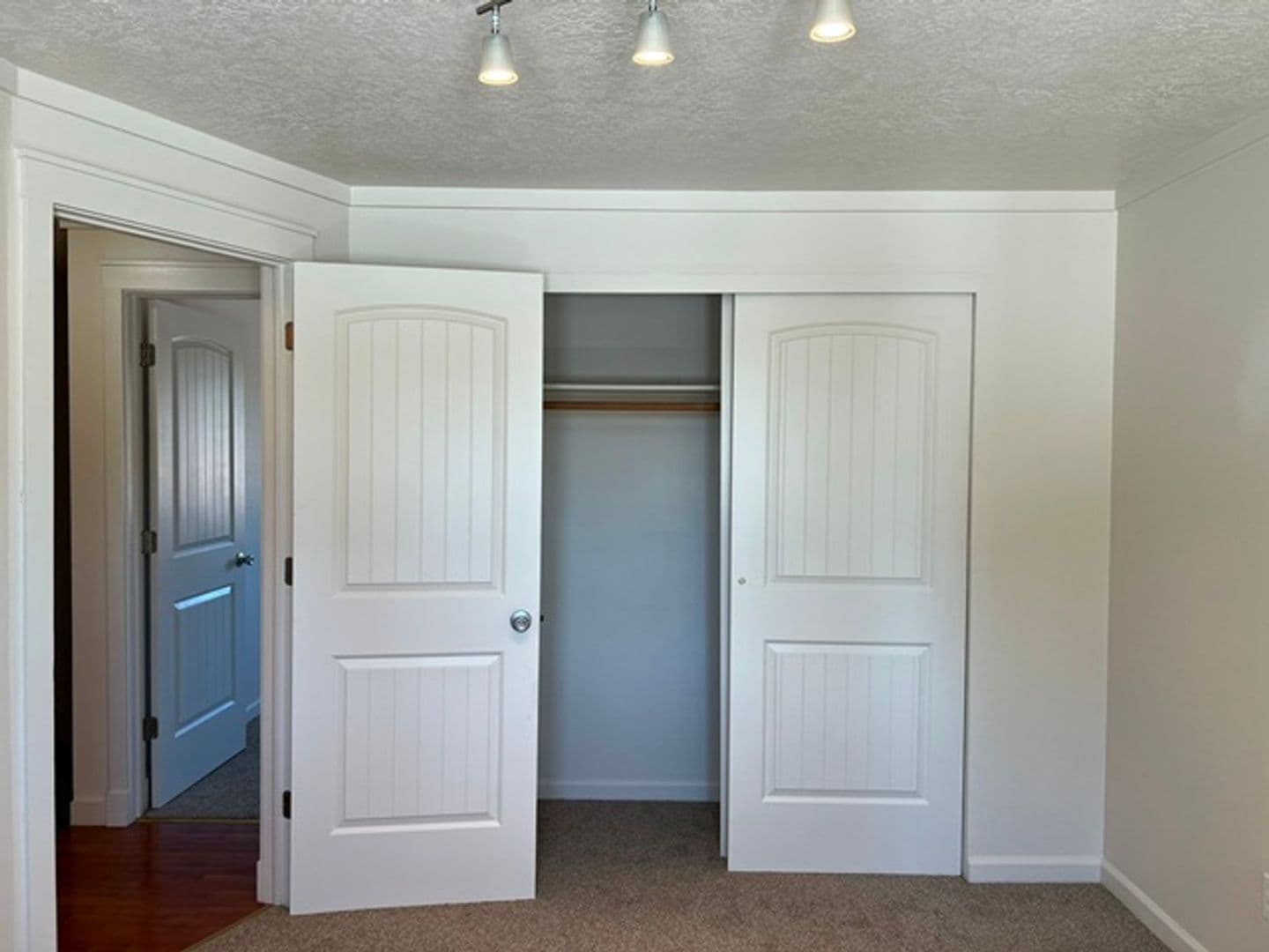 Stayton House: 1288 E Santiam St