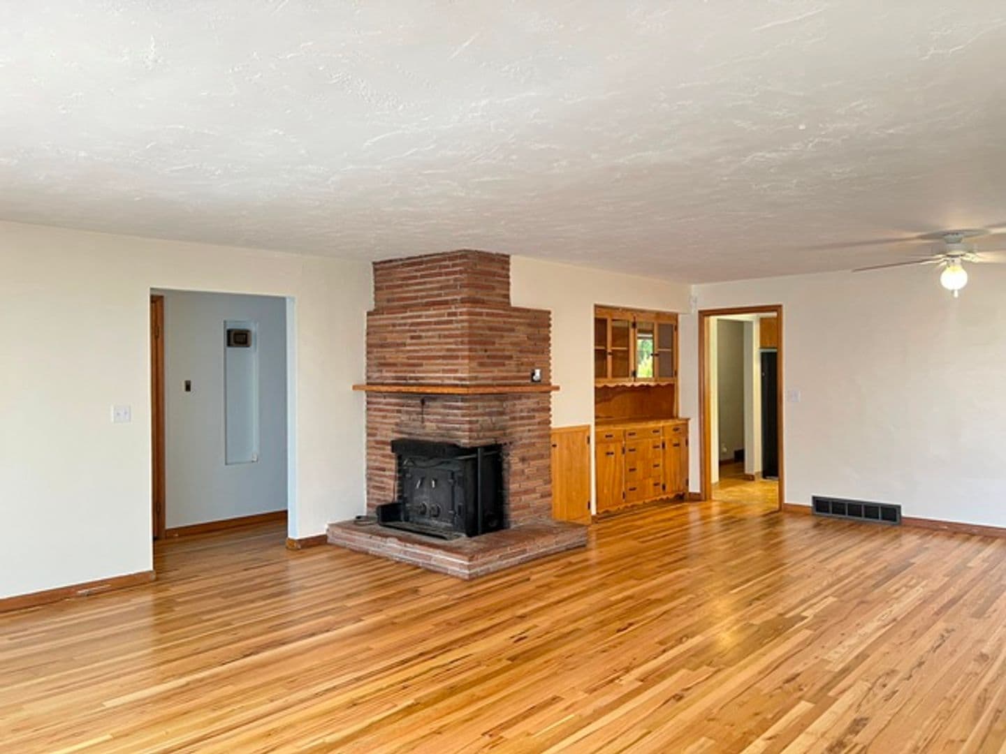 Salem House: 720 Orchard Heights Rd NW