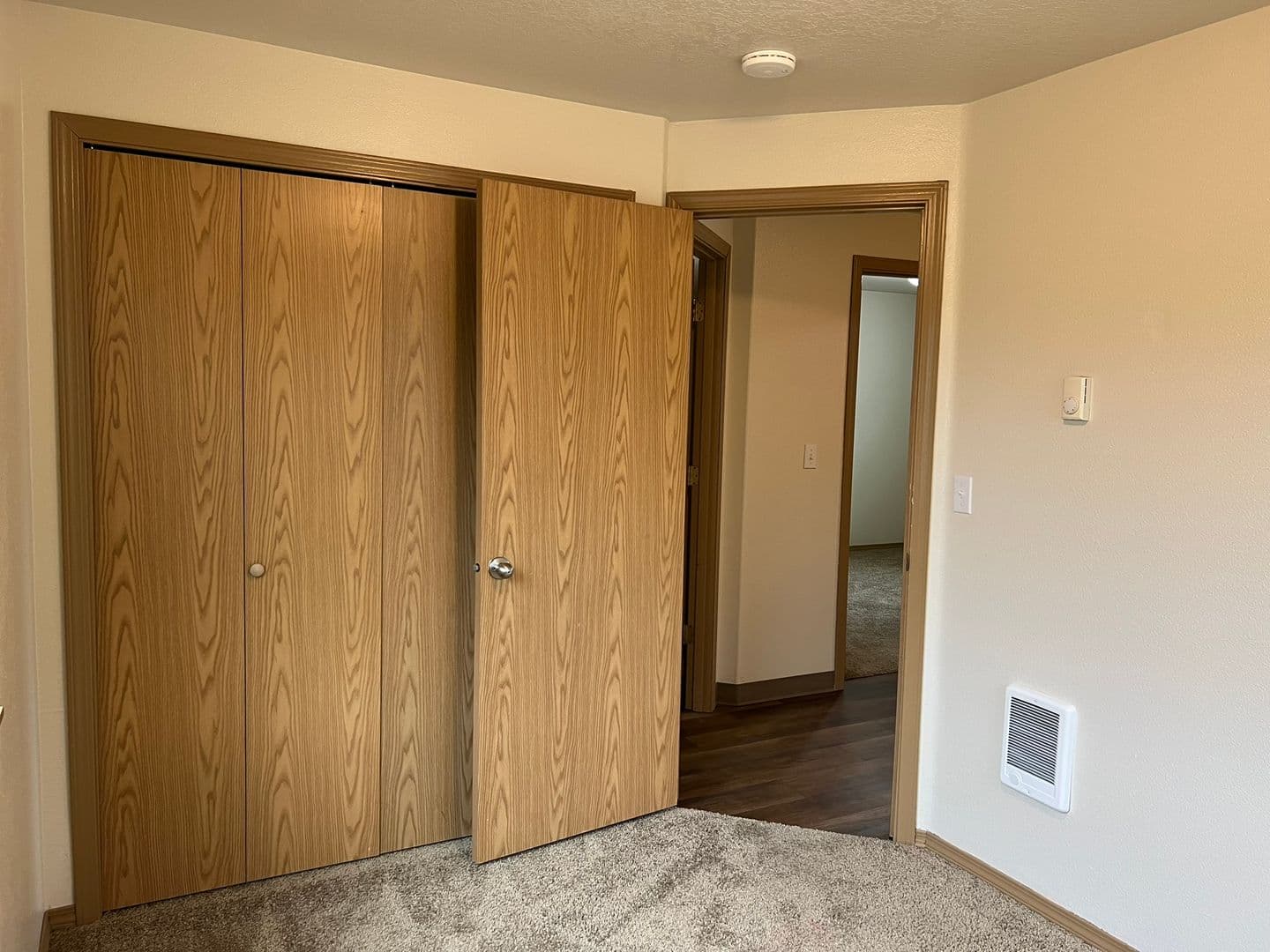 Salem Apartment: 620-636 Browning Ave S